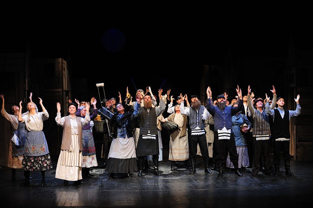 Weekend ze "Skrzypkiem na dachu" w Teatrze Powszechnym w Radomiu!